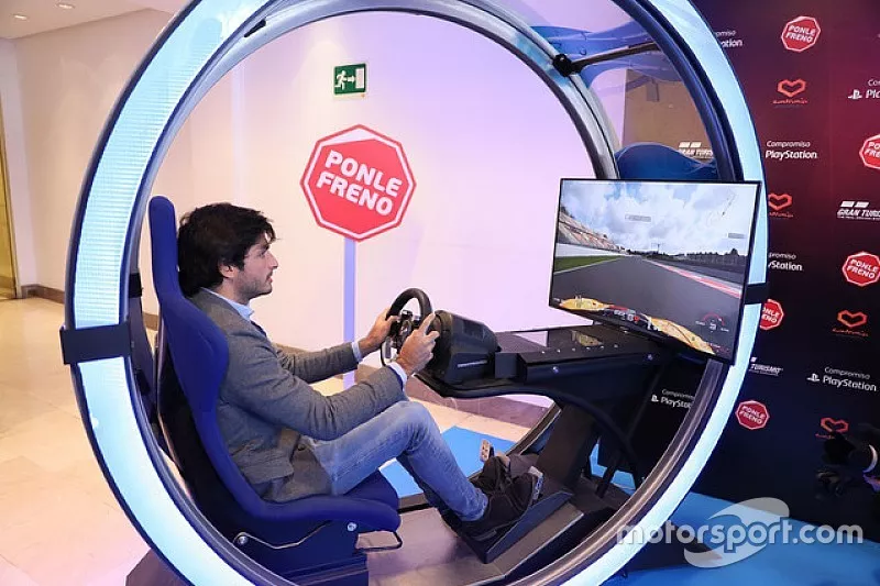 Carlos Sainz presenta la nueva campa&ntilde;a de Ponle Freno y PlayStation