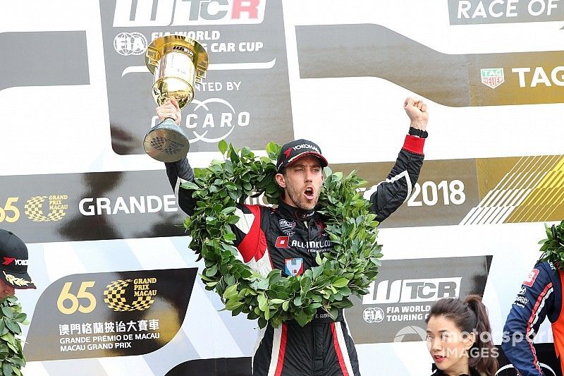 Podio: Ganador de la carrera Esteban Guerrieri, ALL-INKL.COM Münnich Motorsport Honda Civic Type R TCR