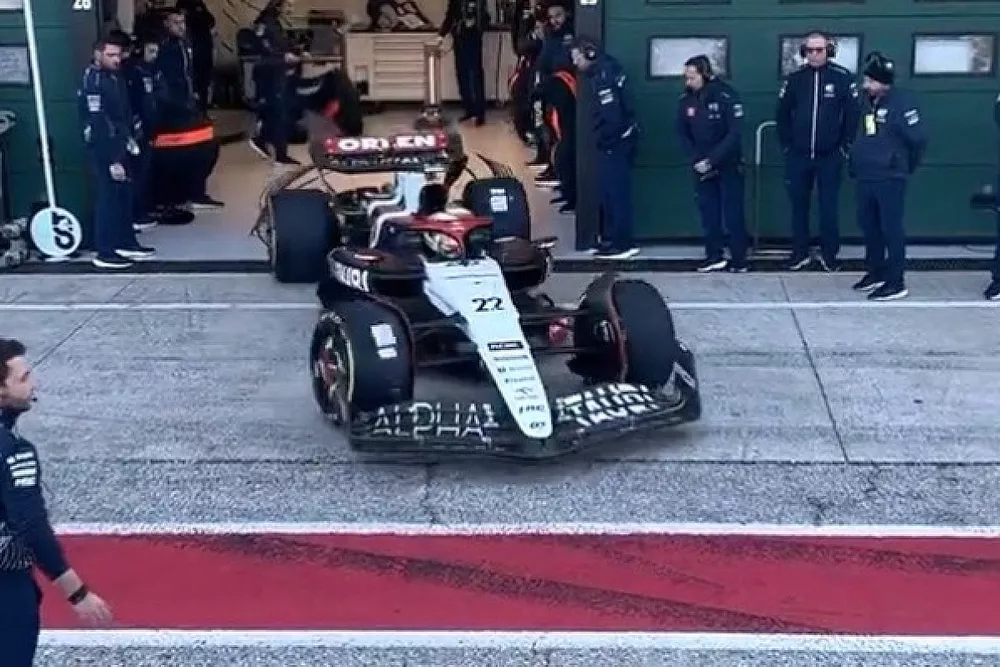 Yuki Tsunoda sale a pista por primera vez con el AT04 de AlphaTauri