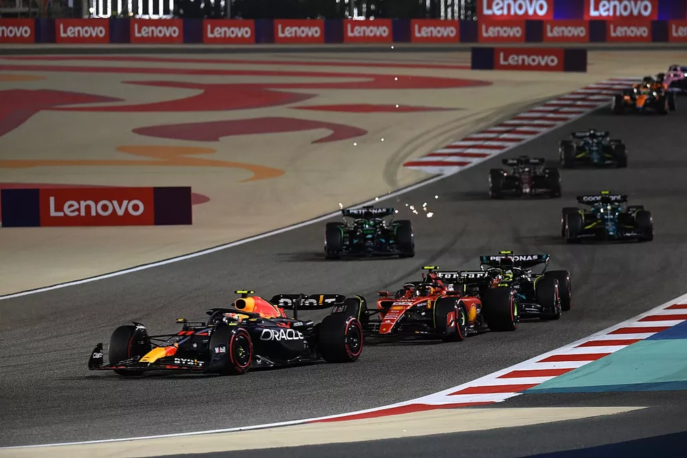 Sergio Perez, Red Bull Racing RB19, Carlos Sainz, Ferrari SF-23, Lewis Hamilton, Mercedes F1 W14