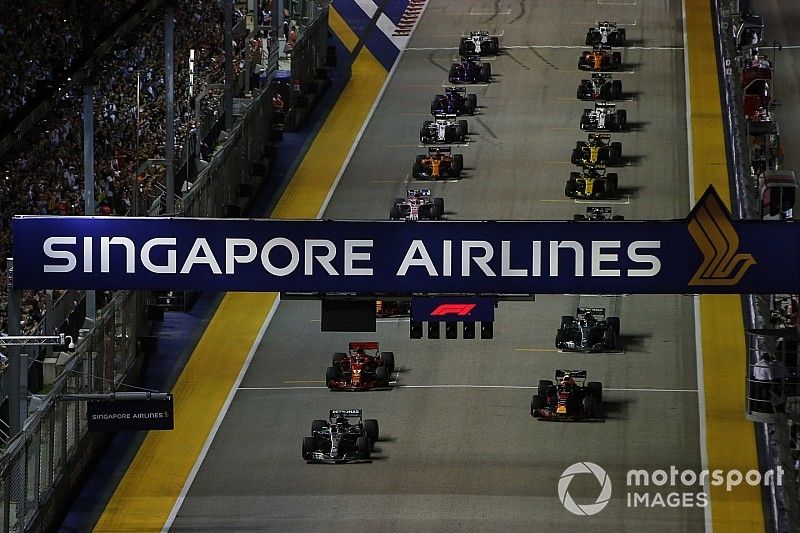 Lewis Hamilton, Mercedes AMG F1 W09 EQ Power+, leads Max Verstappen, Red Bull Racing RB14, and the rest of the field away at the start
