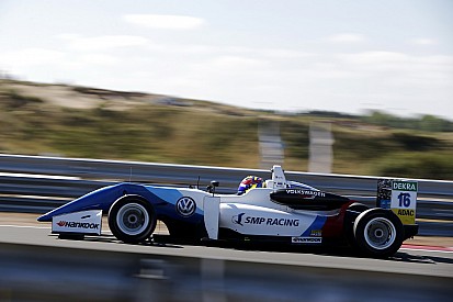 EK F3 Zandvoort: Troitckii wint ingekorte derde race