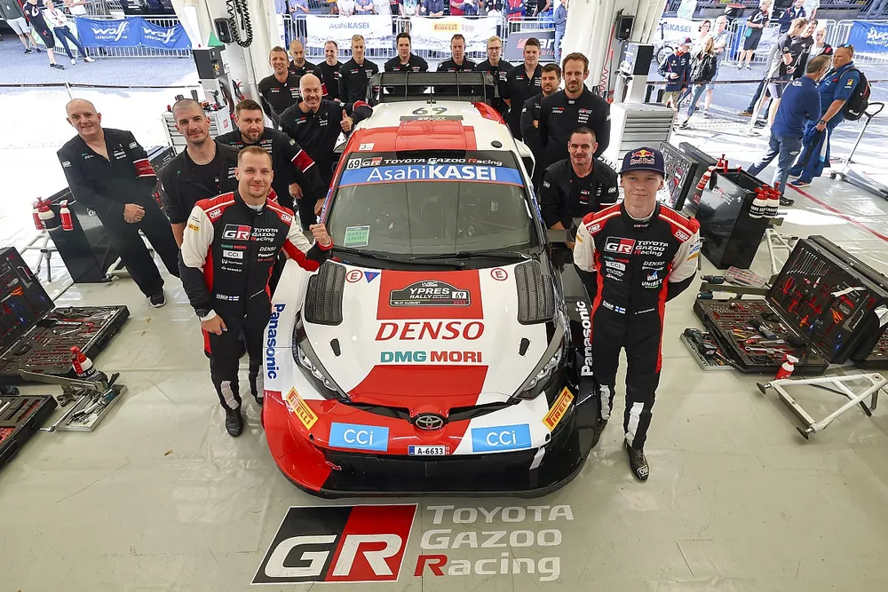 Kalle Rovanpera, Jonne Halttunen, Toyota Gazoo Racing WRT Toyota GR Yaris Rally1 with the team