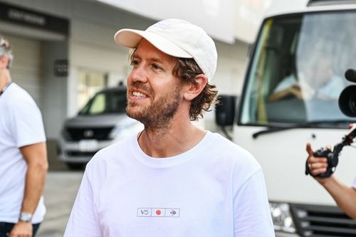F1: Vettel vai para sala de aula e se forma em curso de Harvard