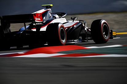 De Vries cierra la pretemporada de la F2 con el mejor tiempo en Barcelona