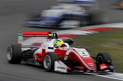 A Red Bull továbbra sem tart igényt Schumacher fiára