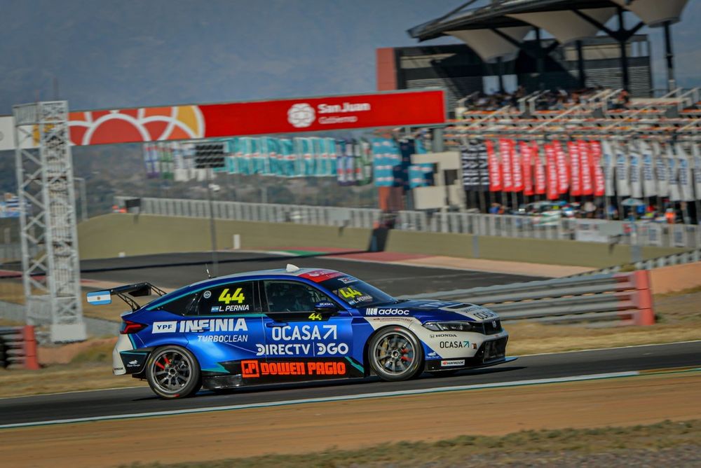 Leonel Pernia; TCR South America