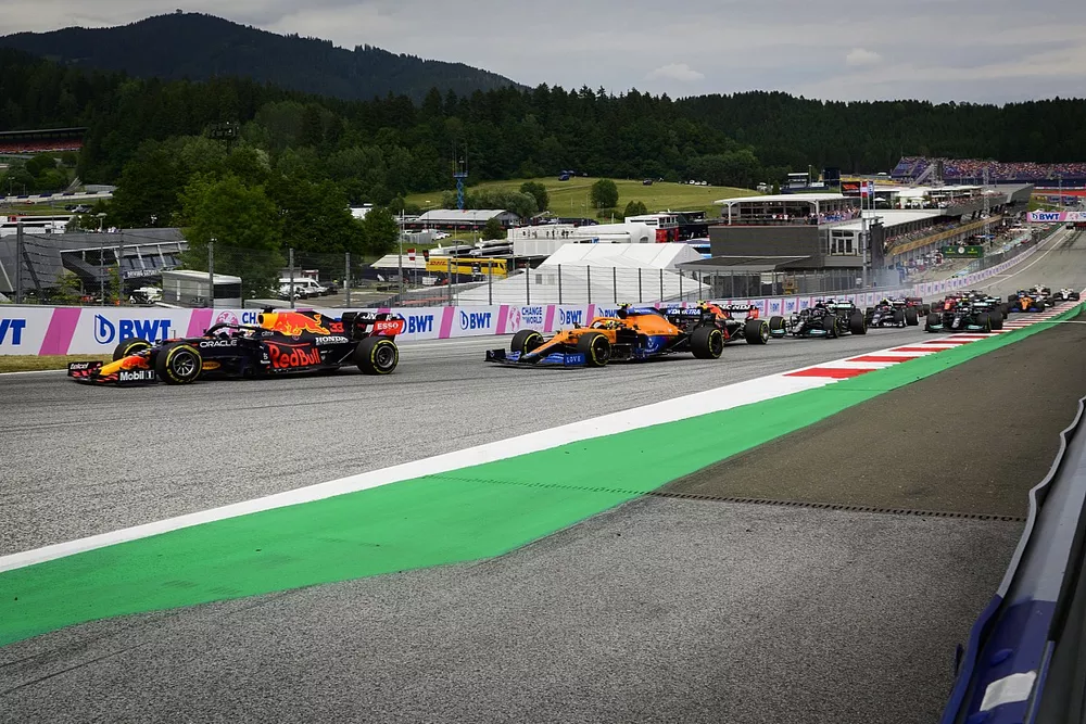 Max Verstappen, Red Bull Racing RB16B, Lando Norris, McLaren MCL35M