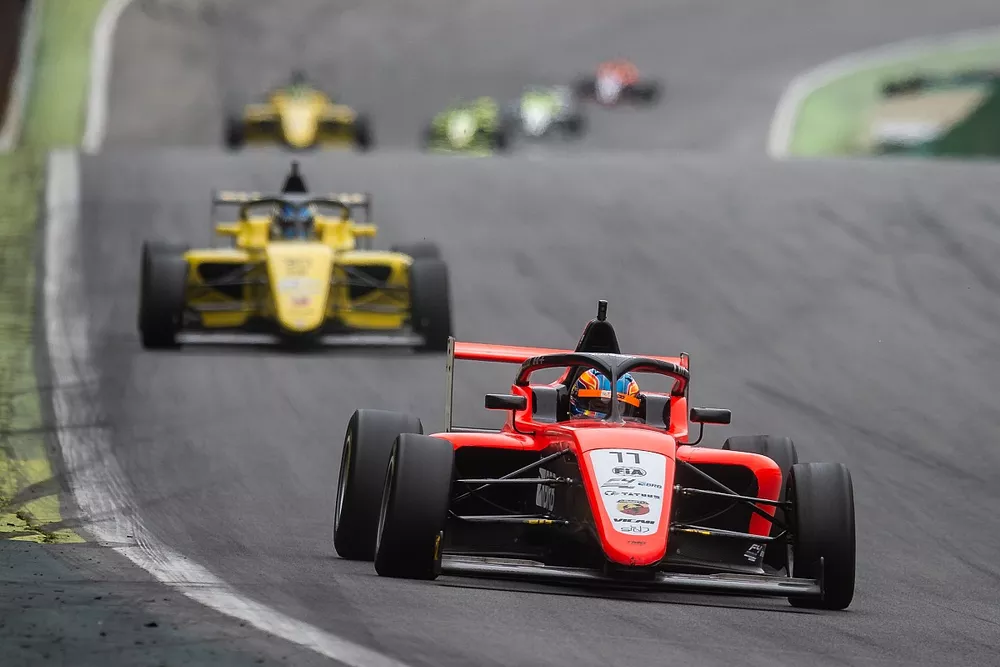 Vice-campe&atilde;o da F&oacute;rmula 4 Brasil em 2022, Lucas Staico vai correr na GB3 (Inglaterra) em 2023