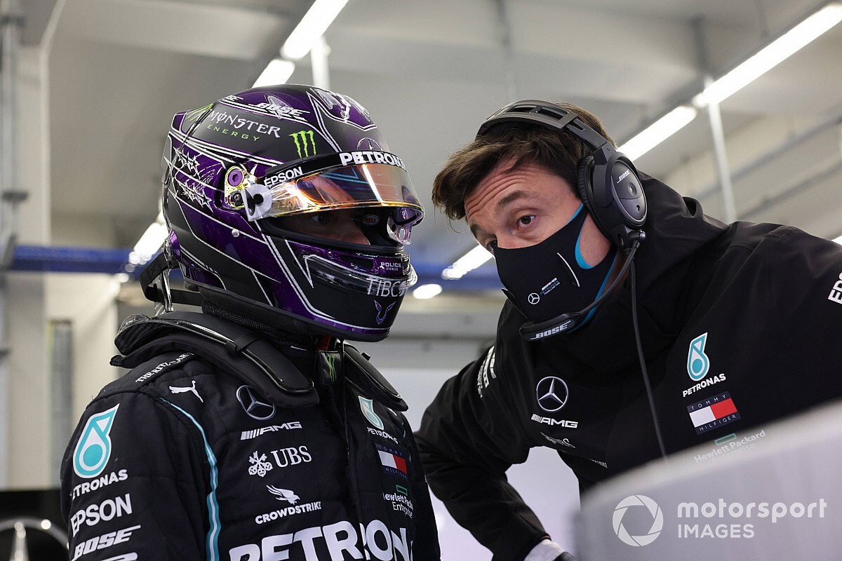 メルセデスで速さ発揮のラッセル、ハミルトン契約交渉には影響なし