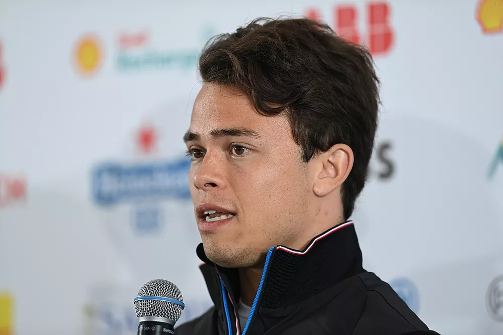 Nyck de Vries, Mercedes-Benz EQ at Press Conference 