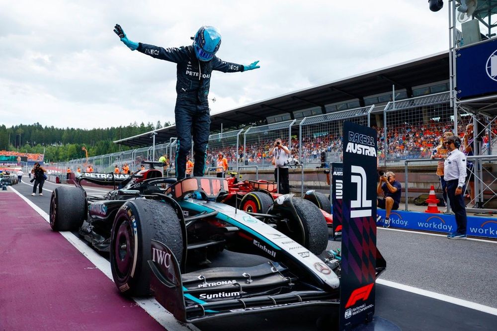George Russell, Mercedes-AMG F1 Team, celebra su llegada al Parc Ferme
