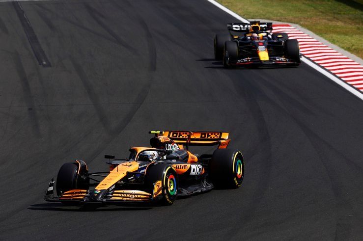 Lando Norris, McLaren MCL38, Max Verstappen, Red Bull Racing RB20, Lewis Hamilton, Mercedes F1 W15