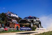 Ogier kontroluje, Kajetanowicz walczy