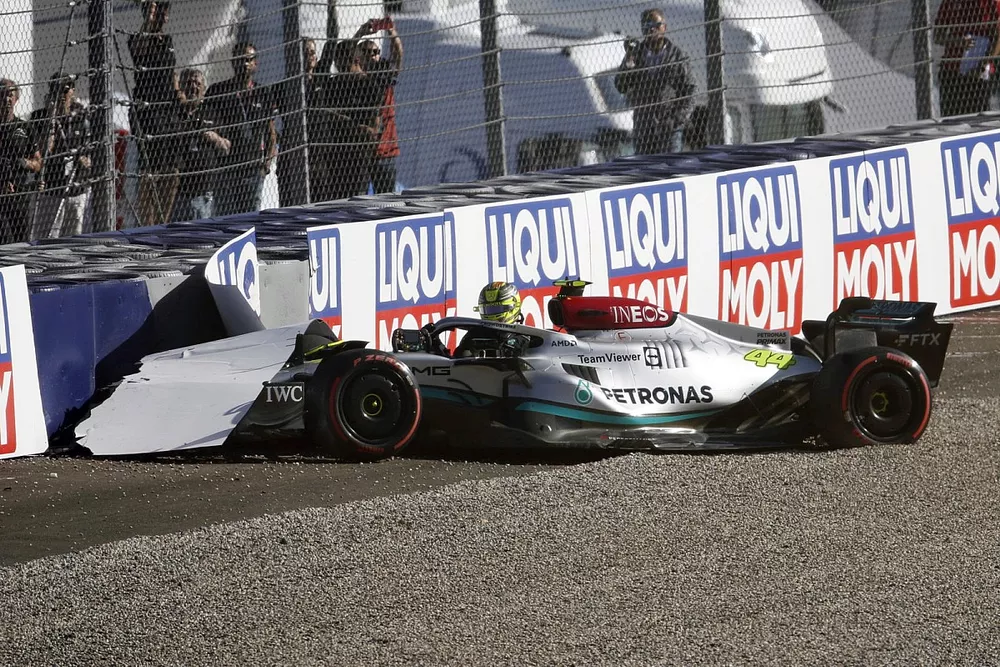 Lewis Hamilton, Mercedes W13 crashes