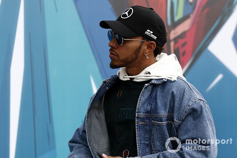 Hamilton punta il dito contro Sirotkin: