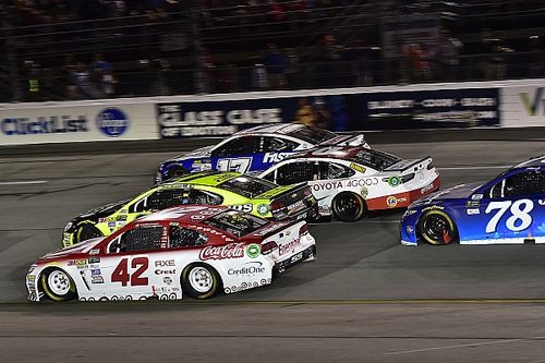 Kyle Larson gana en Richmond con final caótico; Suárez termina en quinto