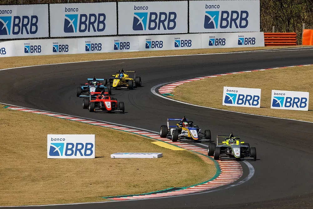 A F&oacute;rmula 4 Brasil acelera com a quinta etapa neste fim de semana