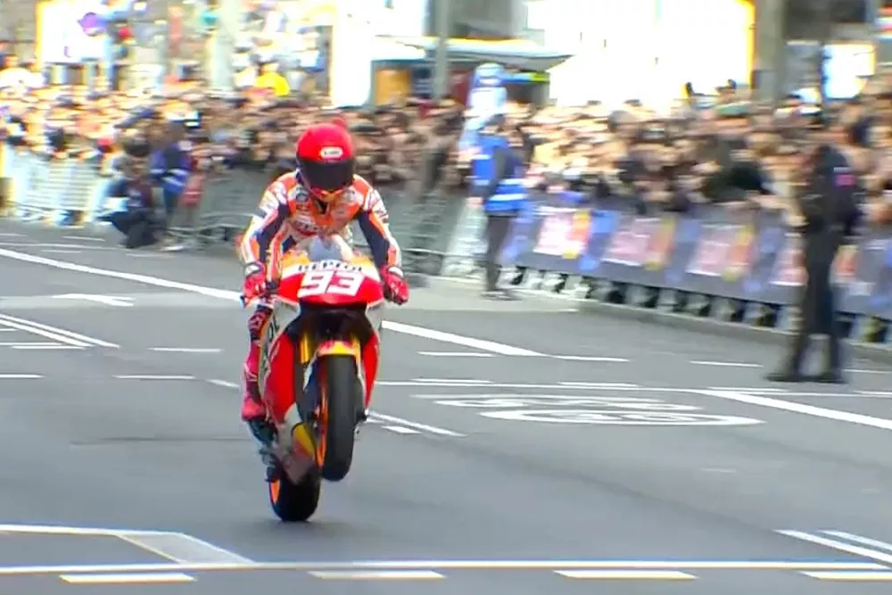 Marc Márquez en la Gran Vía de Madrid