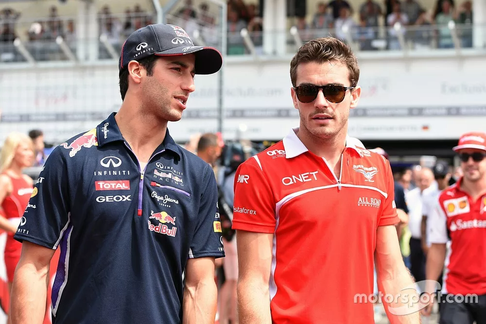 Daniel Ricciardo, Red Bull Racing et Jules Bianchi, Marussia F1 Team lors de la parade des pilotes