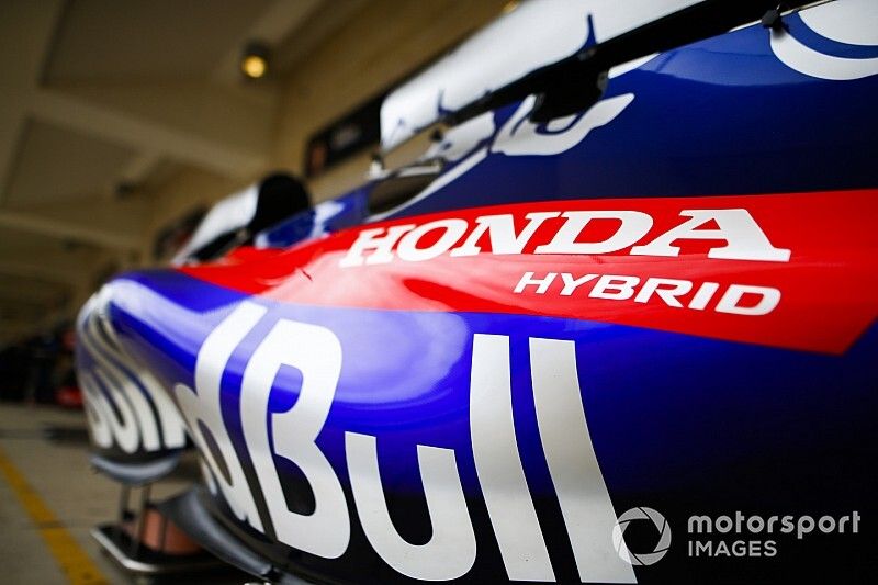 Honda Hybrid logo on the Scuderia Toro Rosso STR13