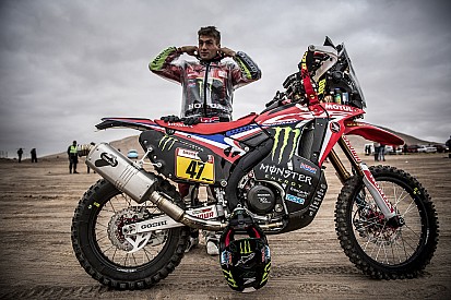 Dakar, disastro Honda: Benavides penalizzato tre ore per aver violato le regole sul road book