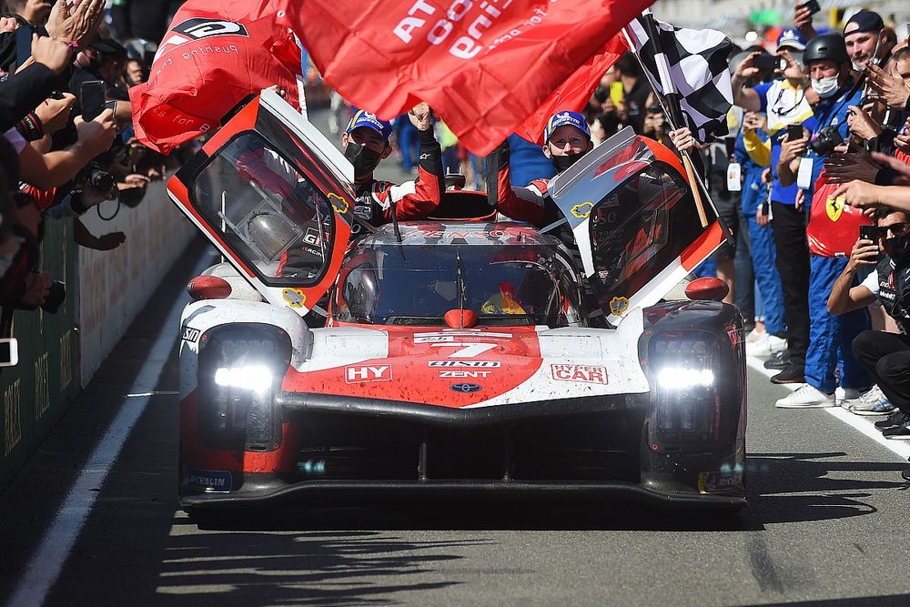 Race winners #7 Toyota Gazoo Racing Toyota GR010 - Hybrid Hypercar, Mike Conway, Kamui Kobayashi, Jose Maria Lopez