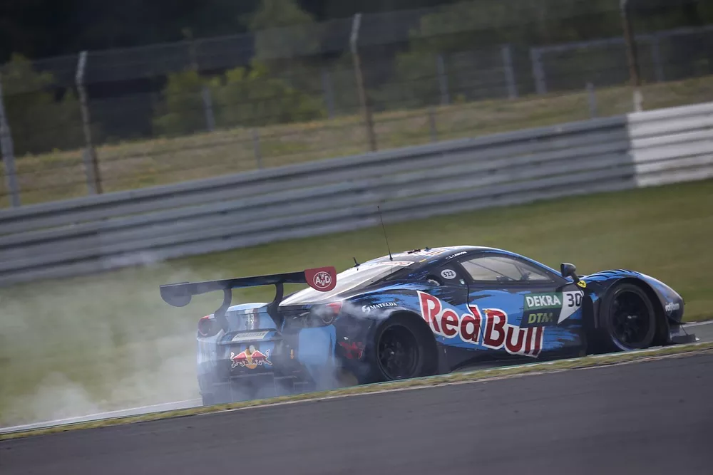 Liam Lawson, AF Corse Ferrari 488 GT3 Evo with a puncture