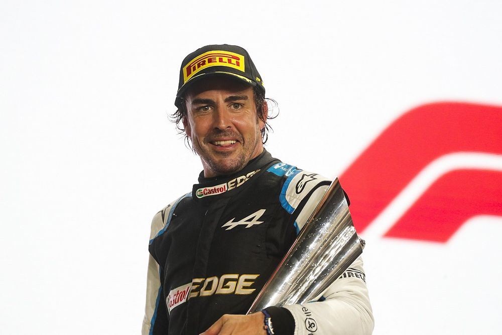Fernando Alonso, Alpine F1, 3rd position, with his trophy