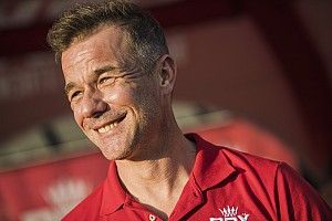 Loeb se libra de sanci&oacute;n en la etapa 8 del Dakar; multa para Prodrive