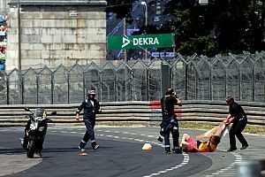 Un comisario herido por invasión de manifestantes en el DTM