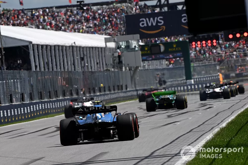 Esteban Ocon, Alpine A522, joins the other drivers to practice his start procedures at the end of FP1