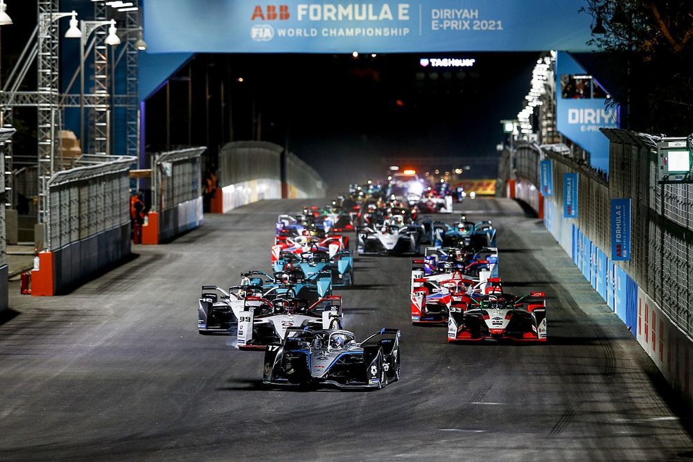 Nyck de Vries, Mercedes Benz EQ, EQ Silver Arrow 02 99, Rene Rast, Audi Sport ABT Schaeffler, Audi e-tron FE07 at the start of the race