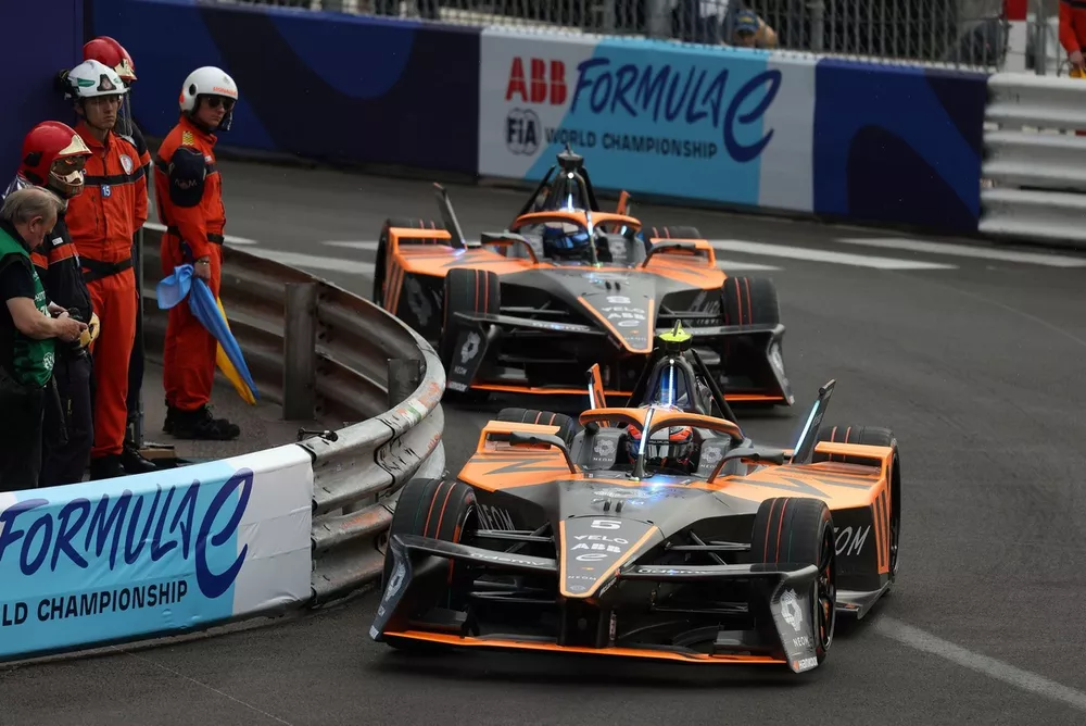 Taylor Barnard, NEOM McLaren Formula E Team, Sam Bird, NEOM McLaren Formula E Team