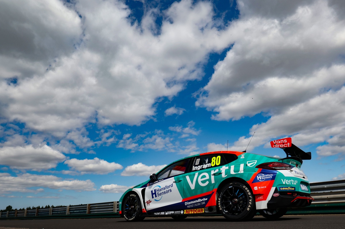 BTCC Croft: Ingram beats Cammish in first race and takes points lead