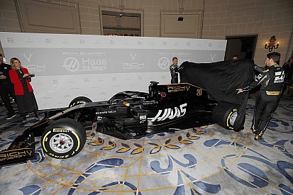 Галерея: презентація лівреї Haas VF-19