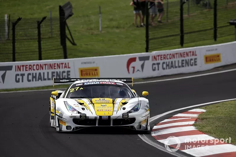#27 HubAuto Corsa Ferrari 488 GT3: Nick Foster, Tim Slade, Nick Percat
