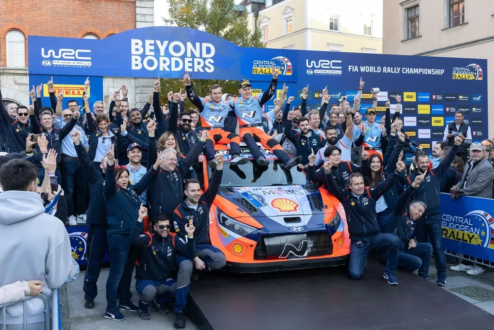 Podium: Winner Ott T&auml;nak, Martin J&auml;rveoja, Hyundai World Rally Team Hyundai i20 N Rally1 with the team