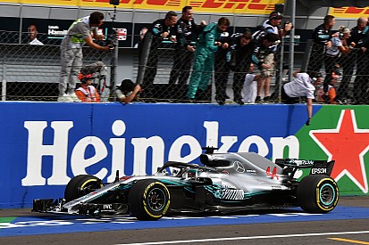 WK-stand: Hamilton vergroot gat naar Vettel tot dertig punten