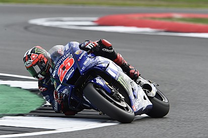 Silverstone, Warm Up: Vinales e Dovizioso dominano sull'asciutto. Ancora indietro Valentino
