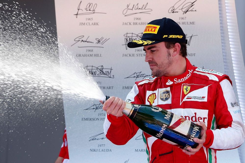 Podium: Fernando Alonso, Ferrari, sprays the Champagne