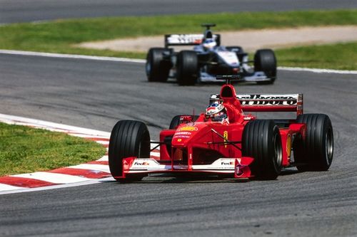 如何比较迈凯伦与法拉利21世纪初在F1的统治地位？