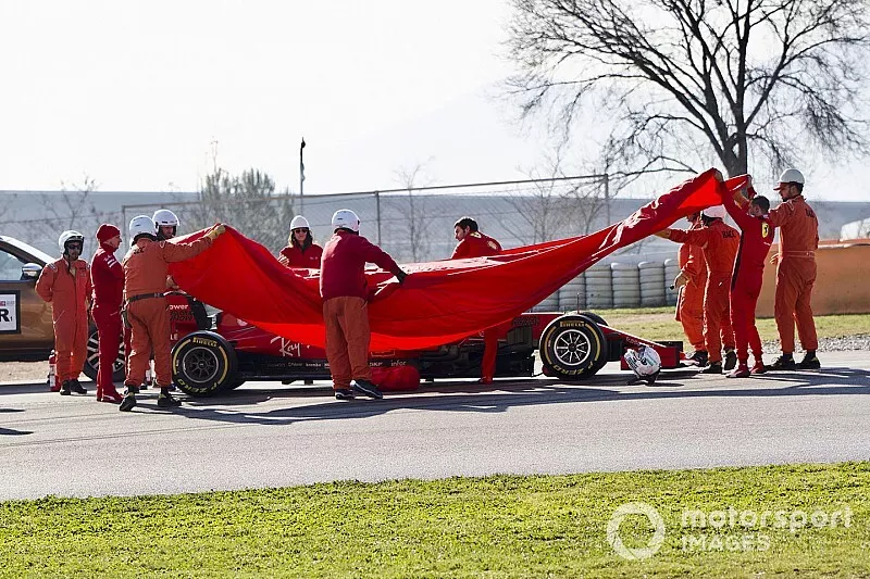 Sebastian Vettel, Ferrari SF1000 s'arr&ecirc;te en piste