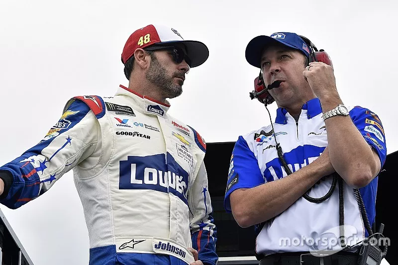 Jimmie Johnson, Hendrick Motorsports, Chevrolet Camaro Lowe's Patriotic and Chad Knaus