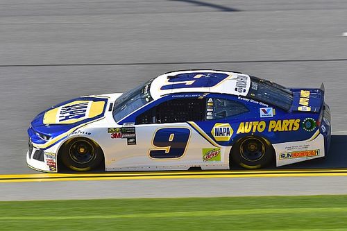 Chase Elliott y NAPA renuevan patrocinio para el No. 9 