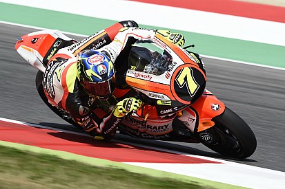 Violente chute de Baldassarri, drapeau rouge en Moto2