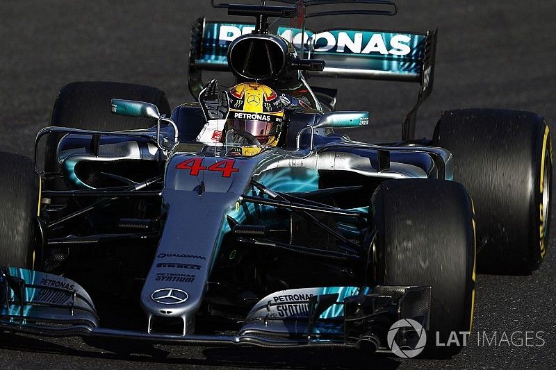 Lewis Hamilton, Mercedes AMG F1 W08, celebra regresando a pits