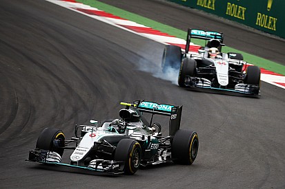 Hamilton urges Mercedes not to impose team orders