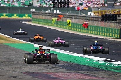 Verstappen'in Renault'ya yönelik eleştirileri sürüyor