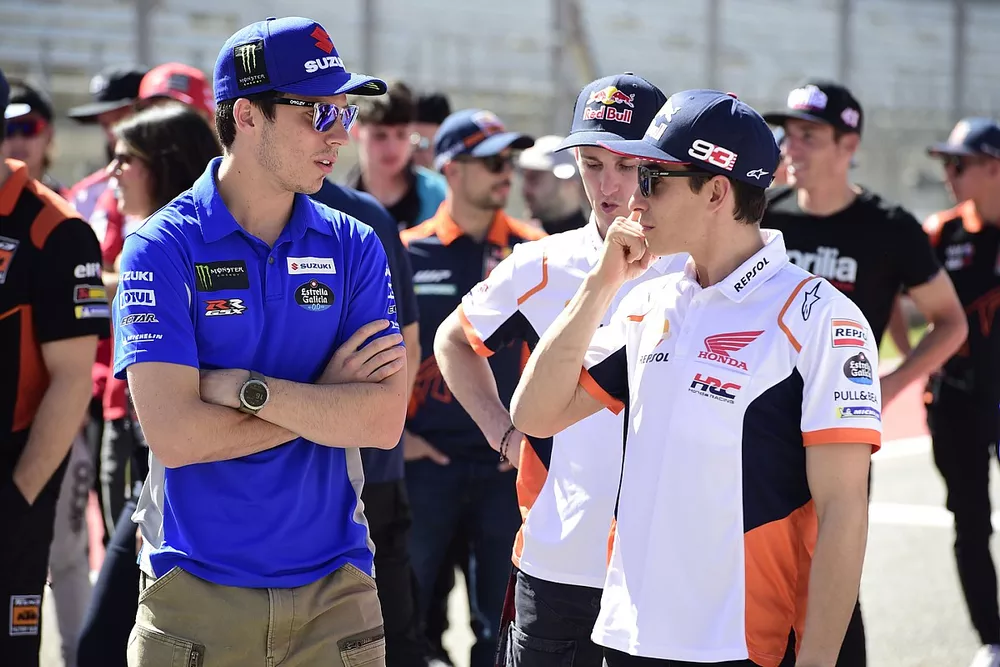 Marc Márquez, equipo Repsol Honda, Joan Mir, equipo Suzuki de MotoGP